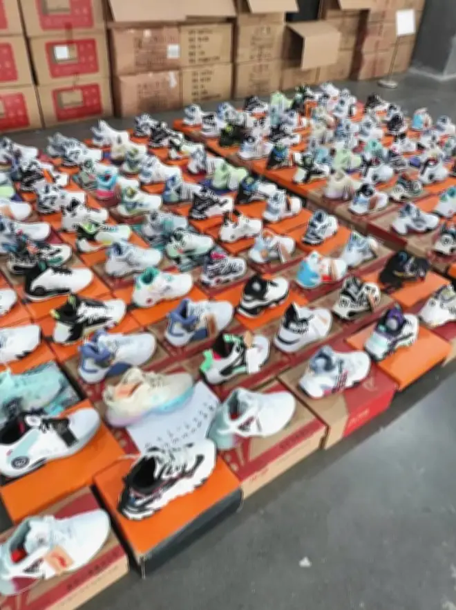 Zapatillas Baratas: Stock en el almacén antes de la selección