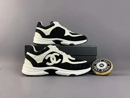 CHANEL Sneakers